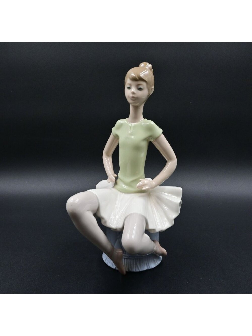Lladro Laura Sitting Ballerina Figurine 1360 Retired Glazed Porcelain Spain 9"